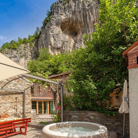 Under The Rock House In Osp With Hot Tub Lägenhet Exteriör bild